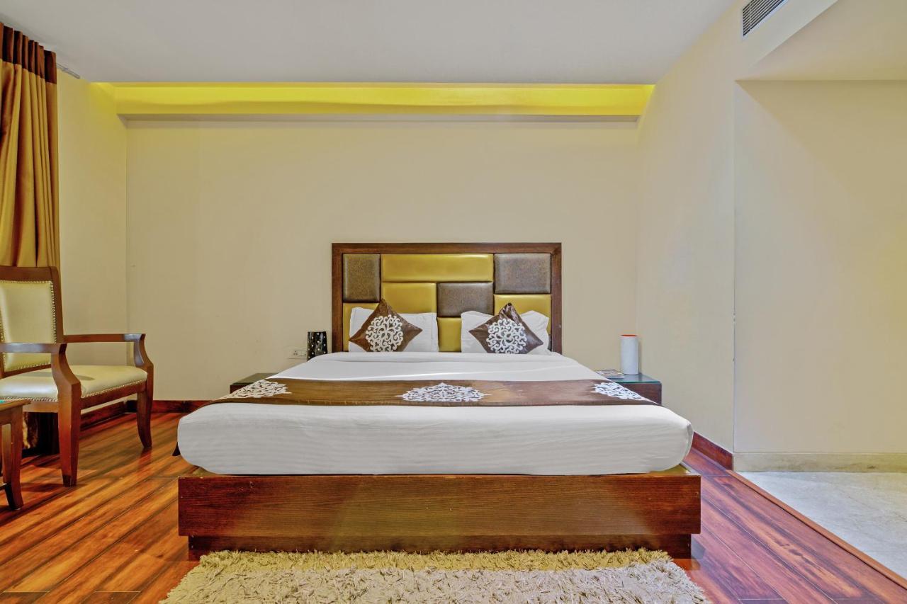 Hotel Aura Ip Grand Karkardooma Metro Station New Delhi Couple Friendly Esterno foto