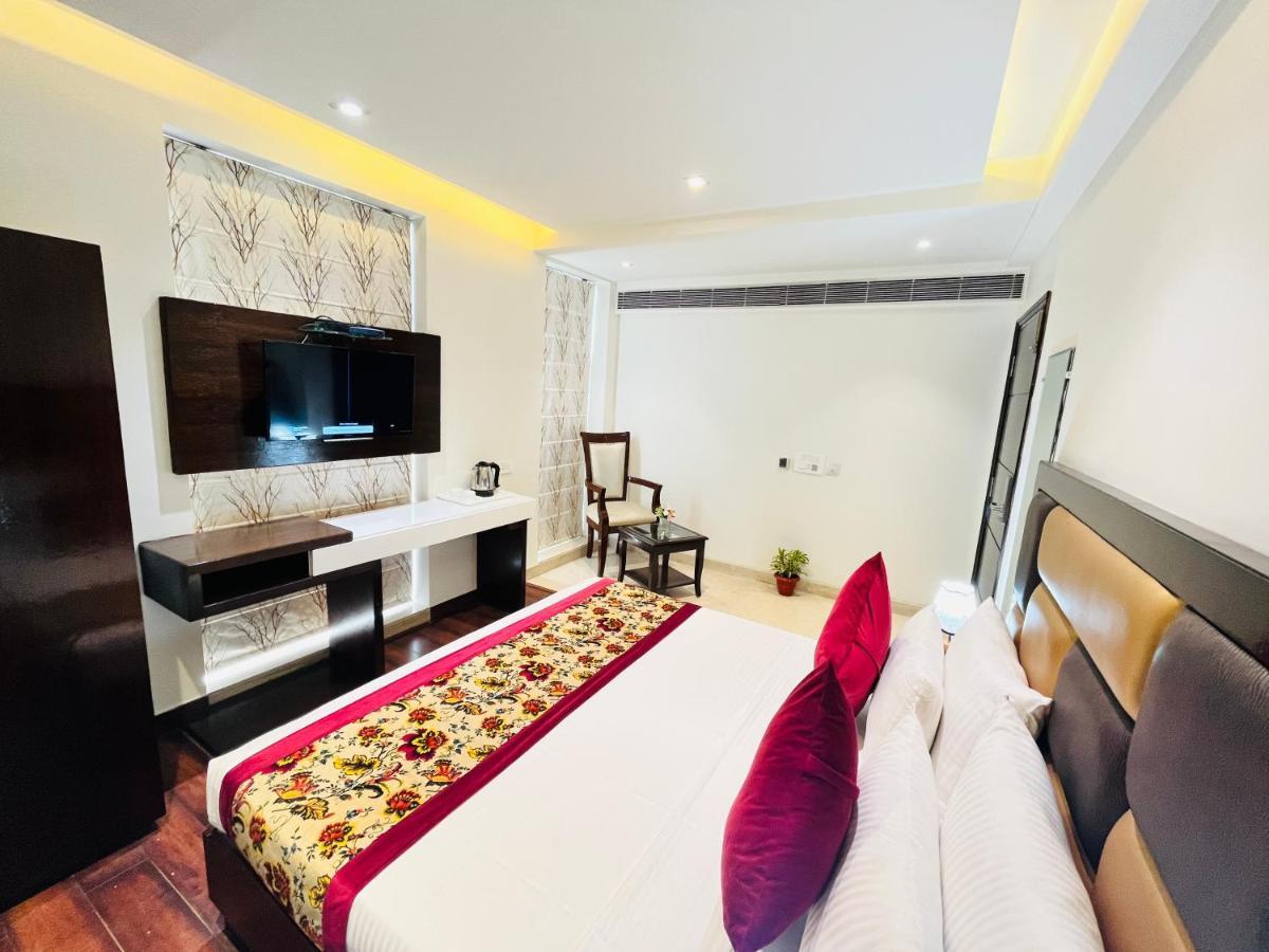 Hotel Aura Ip Grand Karkardooma Metro Station New Delhi Couple Friendly Esterno foto