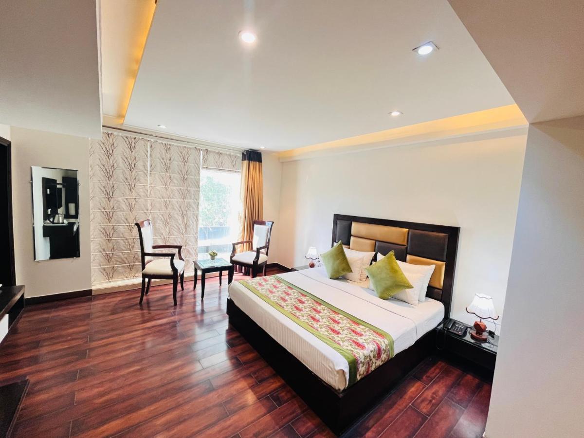 Hotel Aura Ip Grand Karkardooma Metro Station New Delhi Couple Friendly Esterno foto