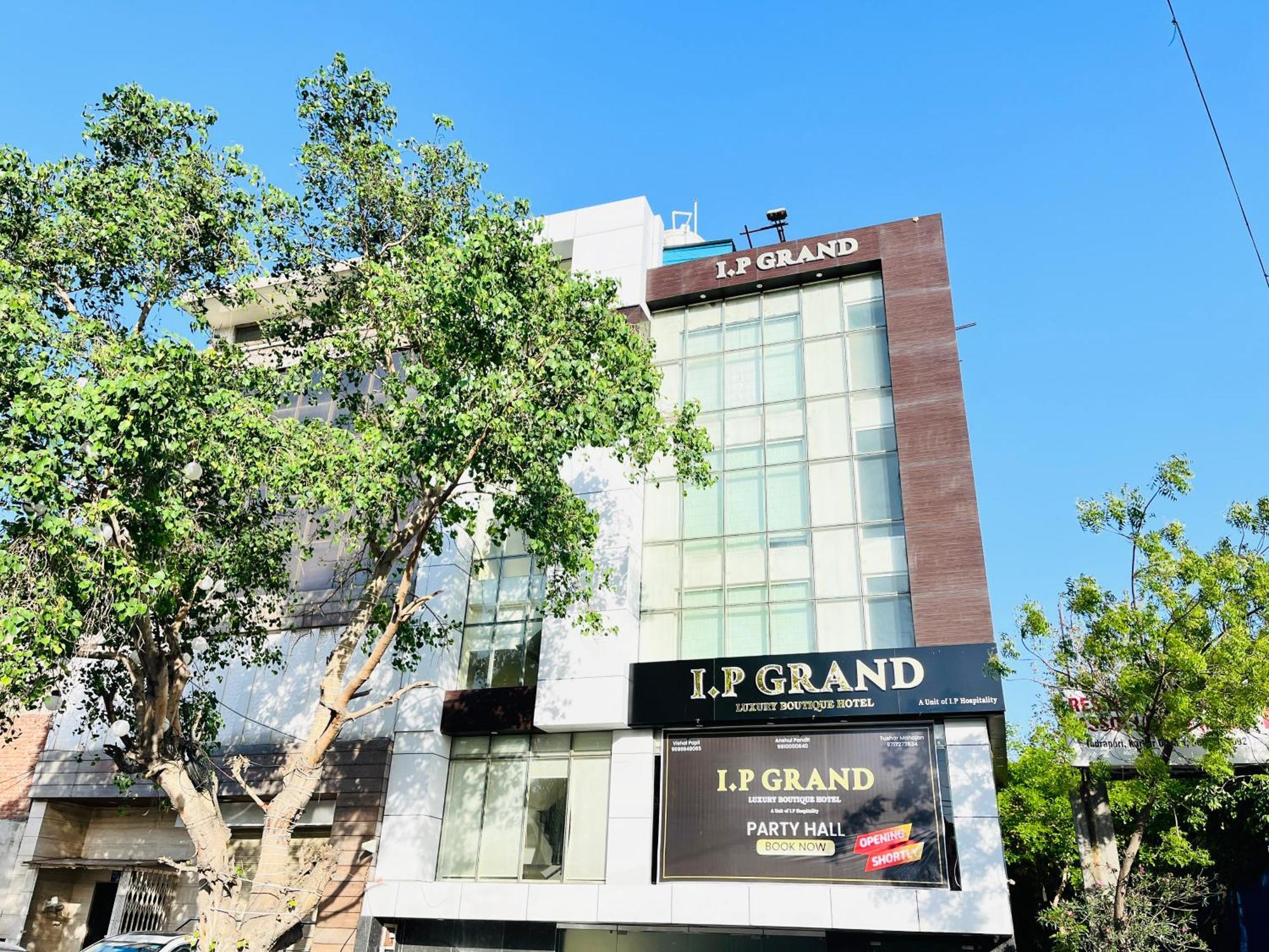 Hotel Aura Ip Grand Karkardooma Metro Station New Delhi Couple Friendly Esterno foto