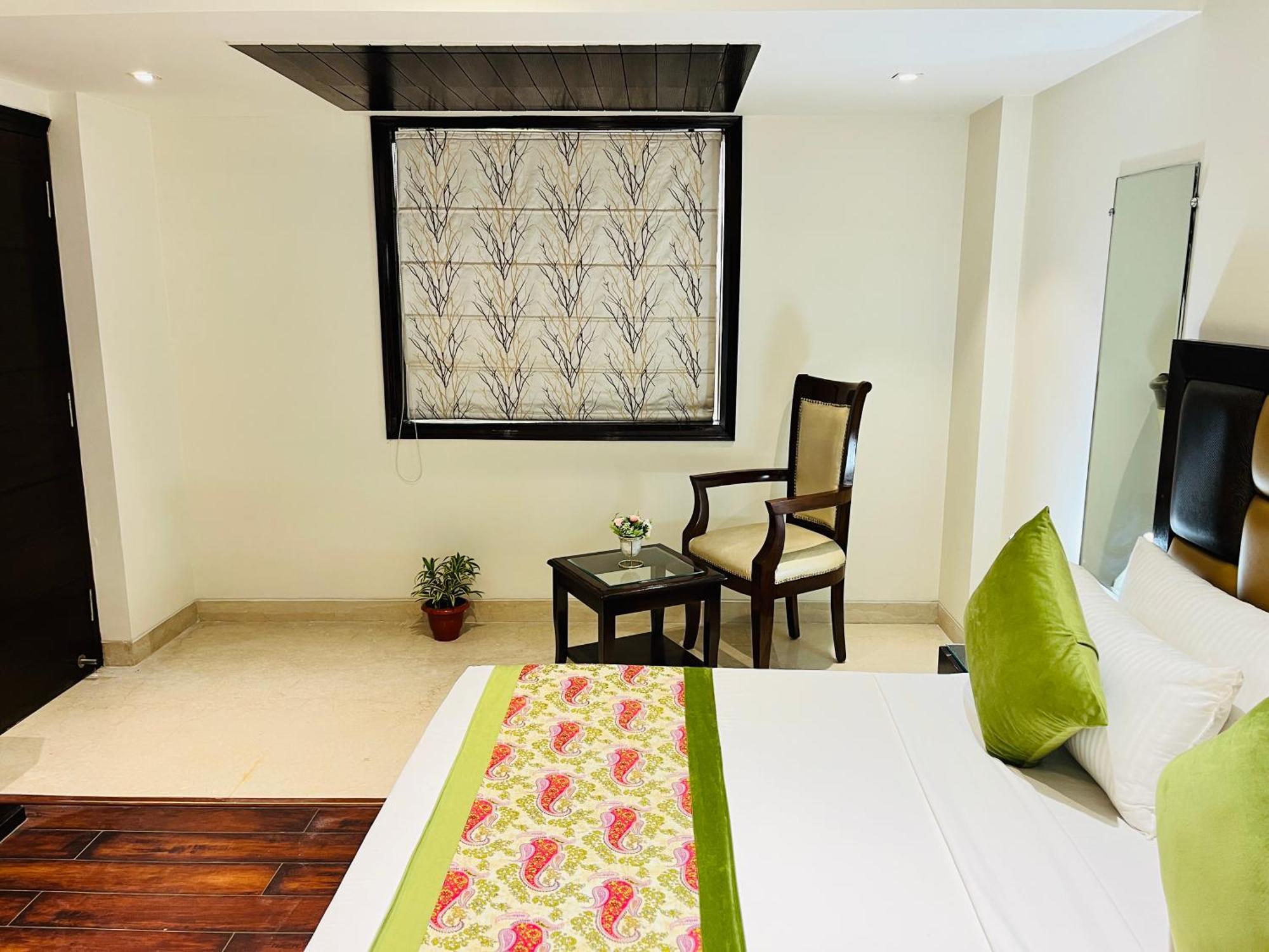 Hotel Aura Ip Grand Karkardooma Metro Station New Delhi Couple Friendly Esterno foto